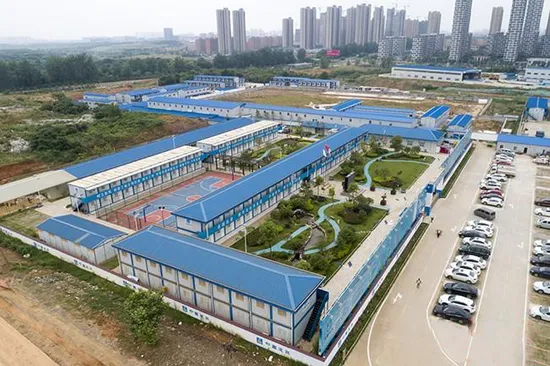 Unité de vie préfabriquée, conteneur d'expédition modulaire extensible de 20 pieds, maison pour chantier de construction